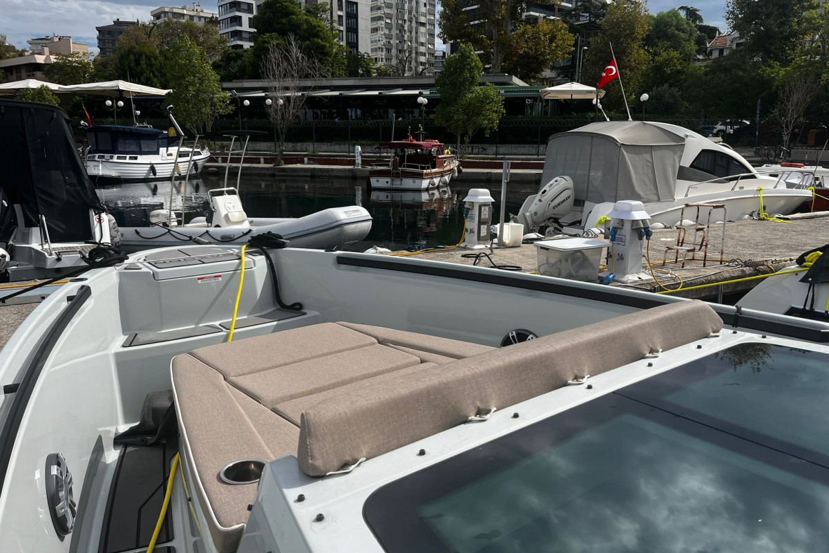 Luxury Yacht for Charter 3