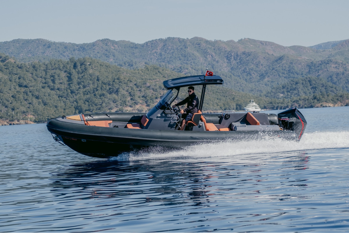 Luxury Yacht for Charter 3