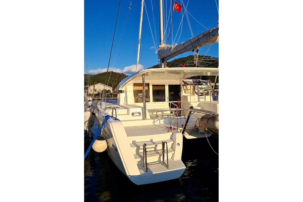 Luxury Yacht for Charter 3