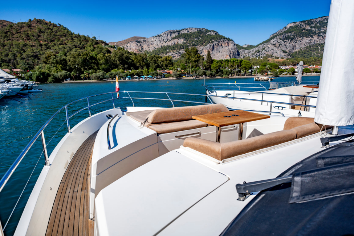 Luxury Yacht for Charter 6