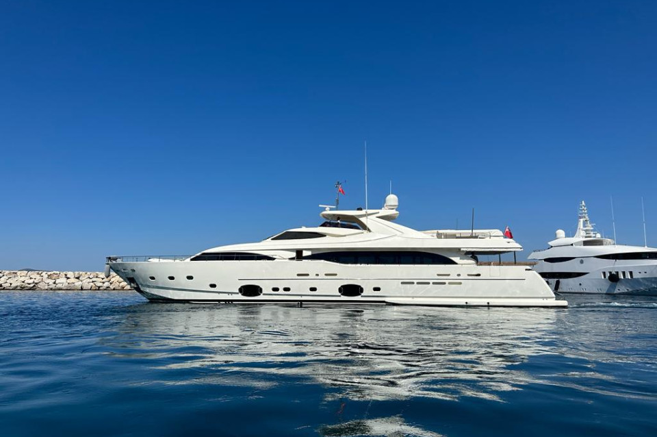 MİSS ADO — 2008 Ferretti Custom Line 112NEXT