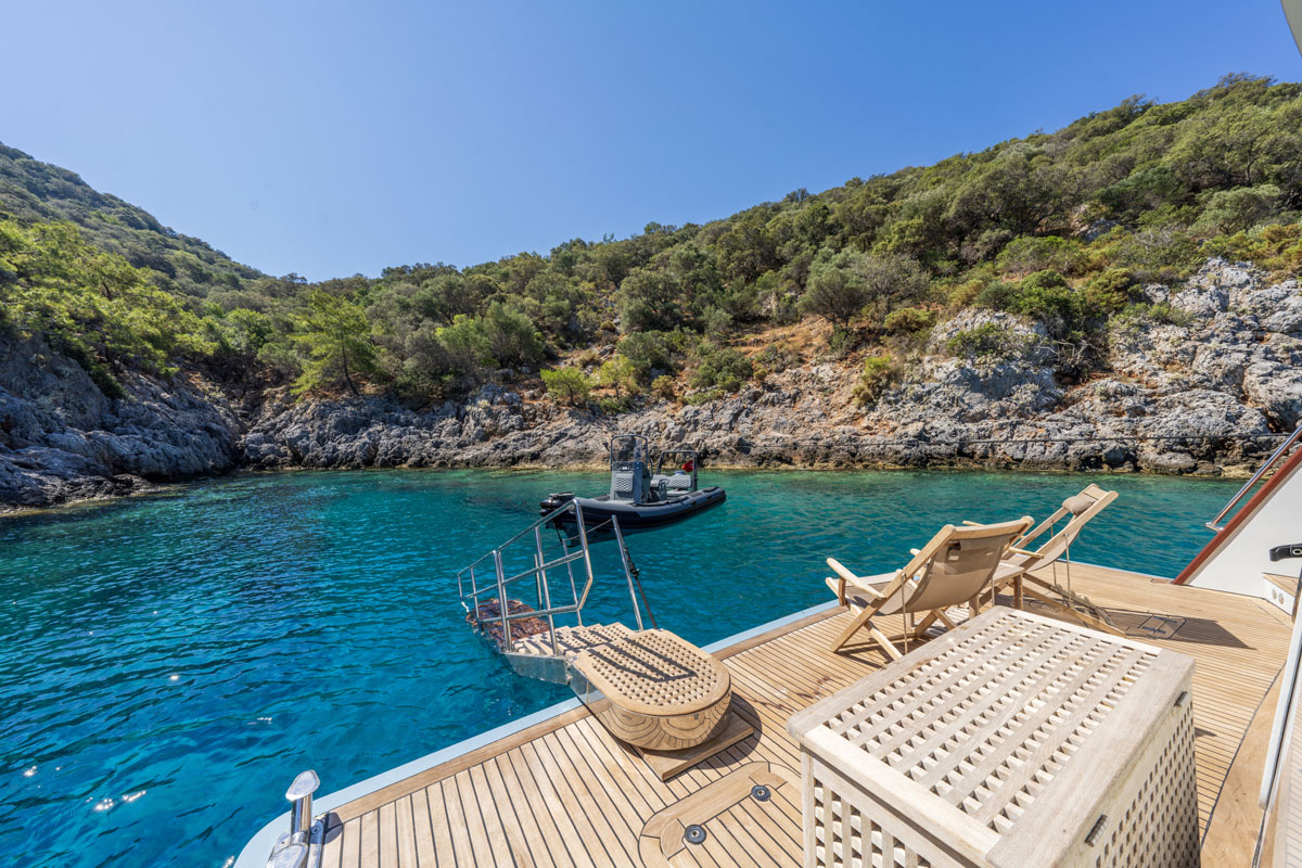 Luxury Trawler Si̇may F for Charter in Gocek 3