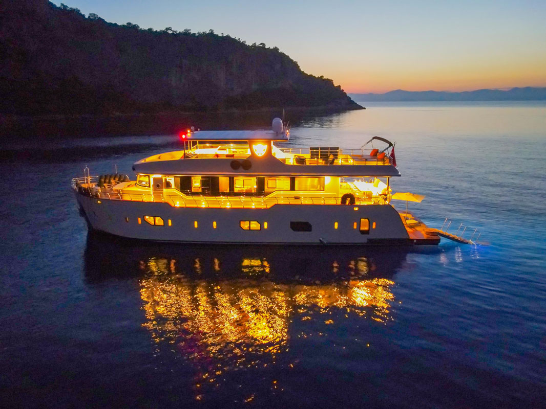 Luxury Trawler Si̇may M for Charter in Gocek 4