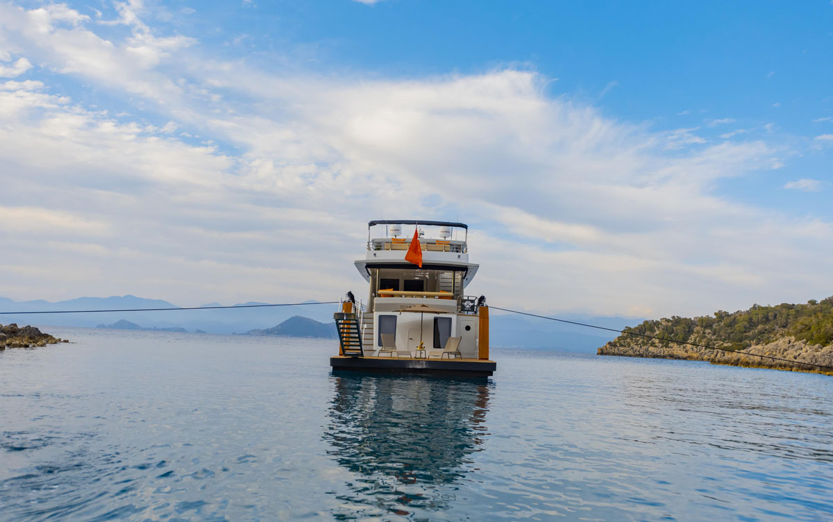 Luxury Trawler Si̇may M for Charter in Gocek 6