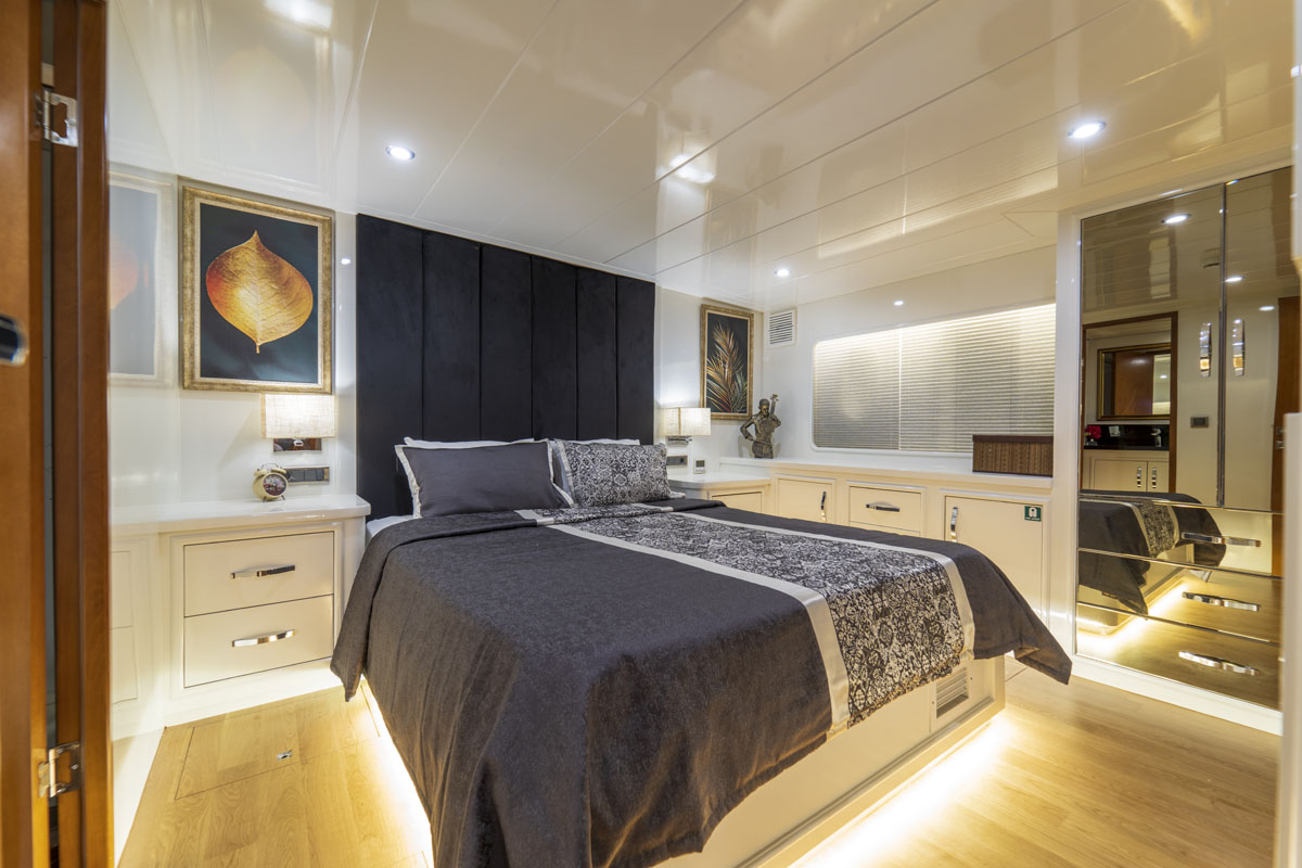 Luxury Trawler Si̇may S for Charter in Gocek 5