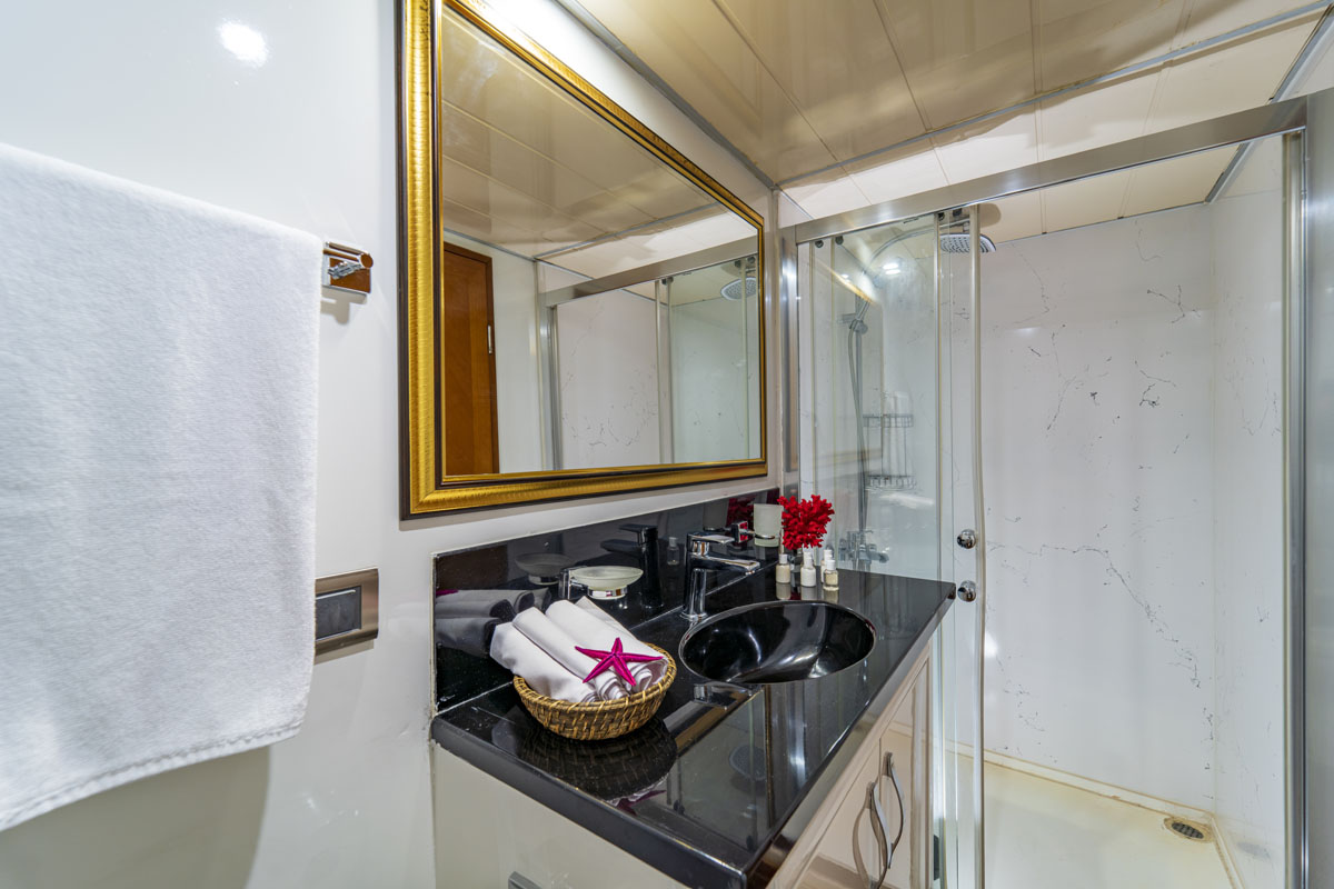 Explore luxury Trawler Si̇may S Luxury charter Trawler Si̇may S in Gocek - Photo 5