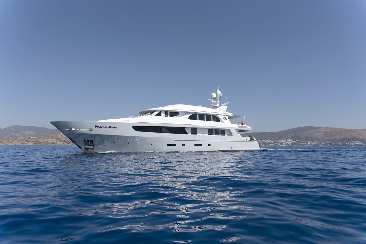Luxury Motor Yacht Princess Melda for Charter in Bodrum 4