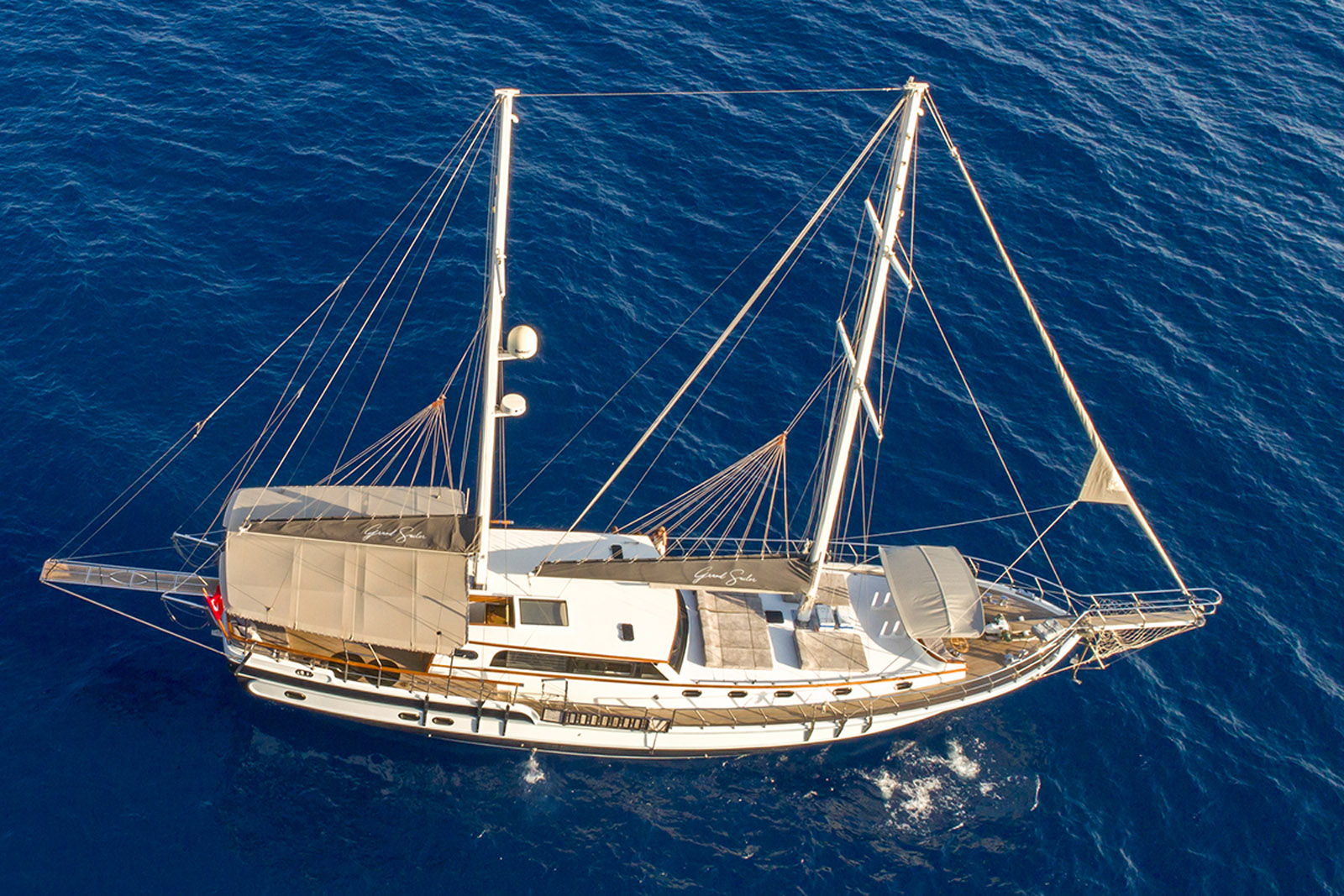 Marmaris kiralık lüks Gulet Grand Sailor - Fotoğraf 4