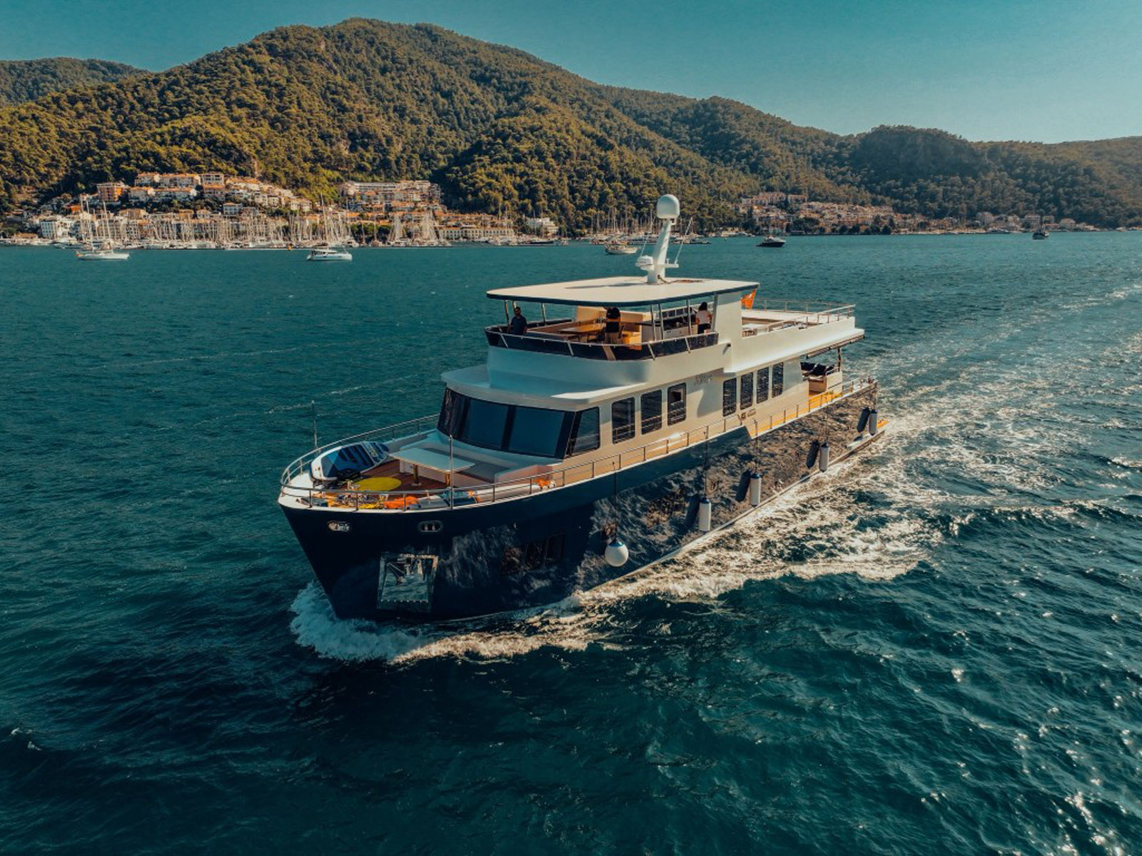 Lüks Trawler Beluga 1 Fethiye kiralık lüks Trawler Beluga 1 - Fotoğraf 1