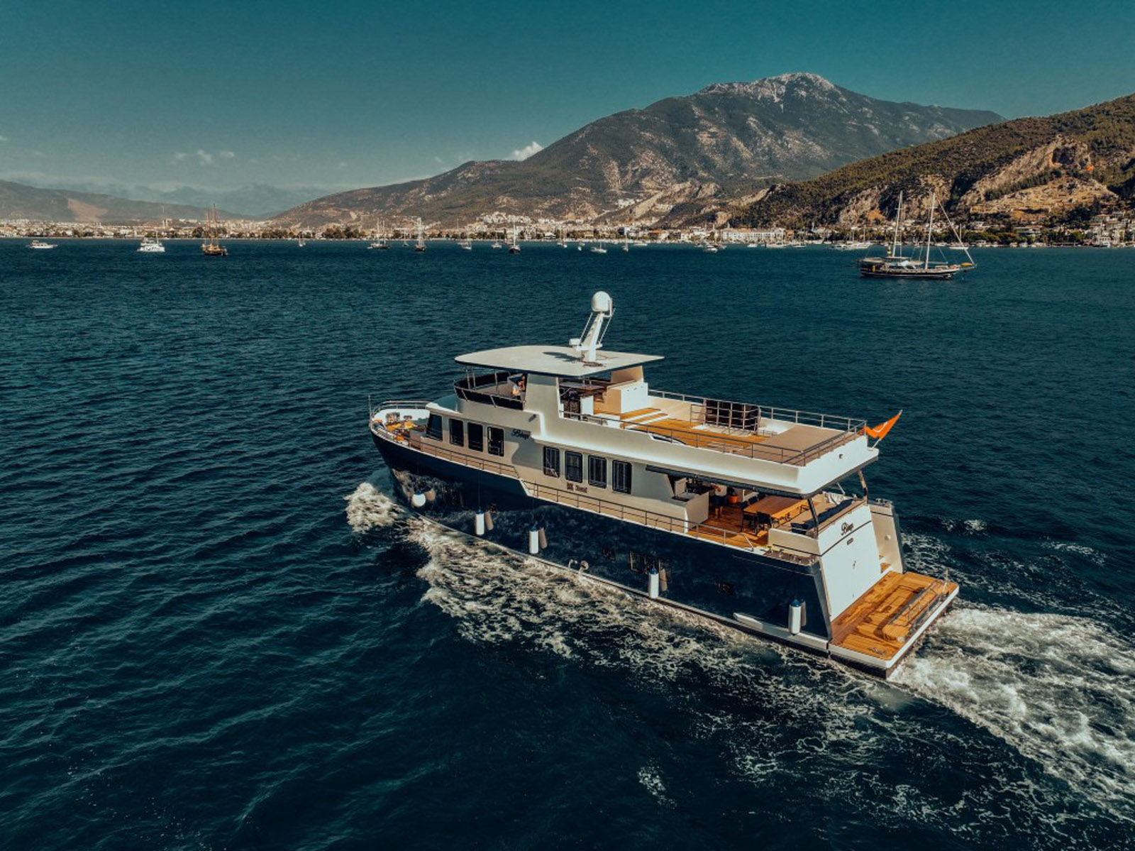 Lüks Trawler Beluga 1 Fethiye kiralık lüks Trawler Beluga 1 - Fotoğraf 2