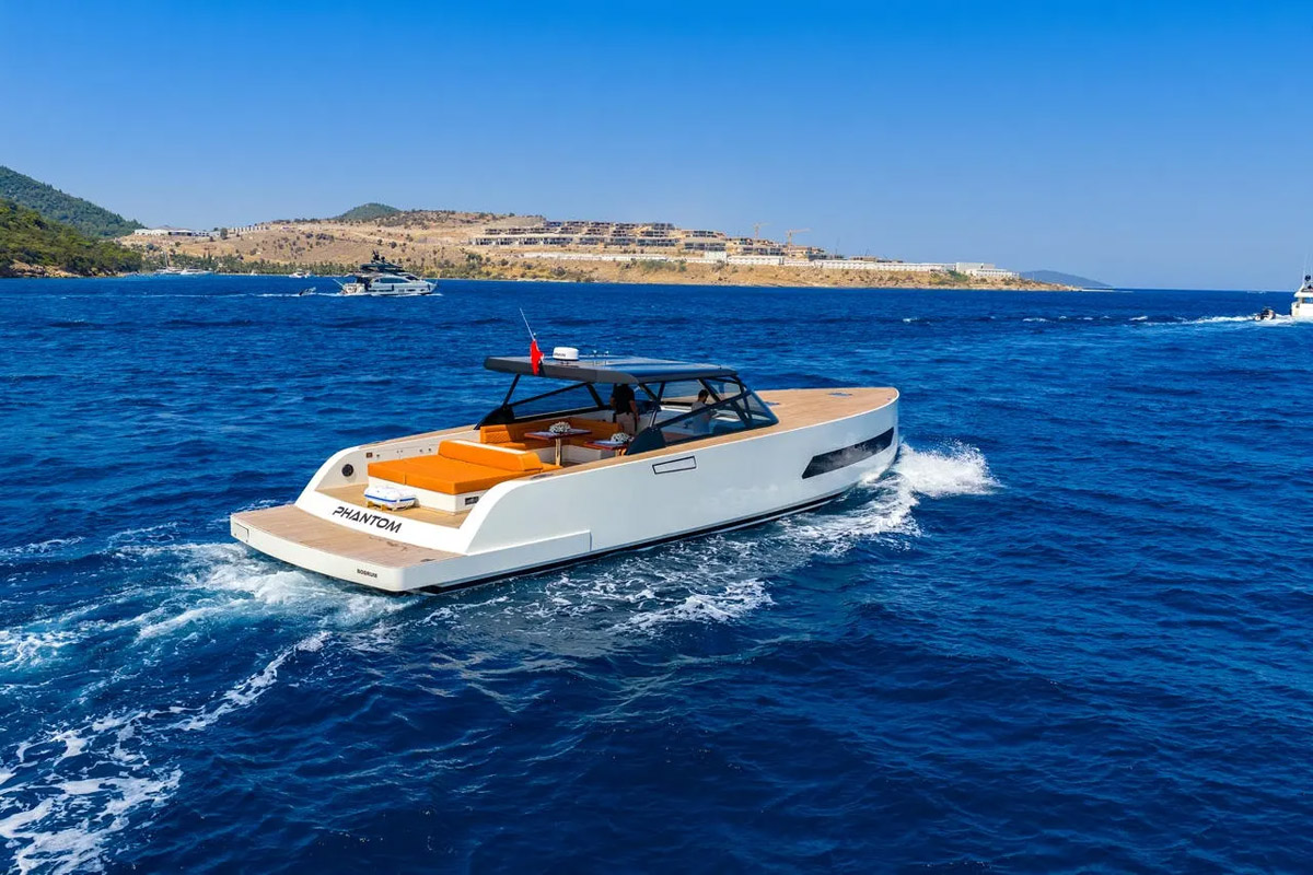 Luxury charter Motor Yacht Phantom in Bodrum - Photo 2