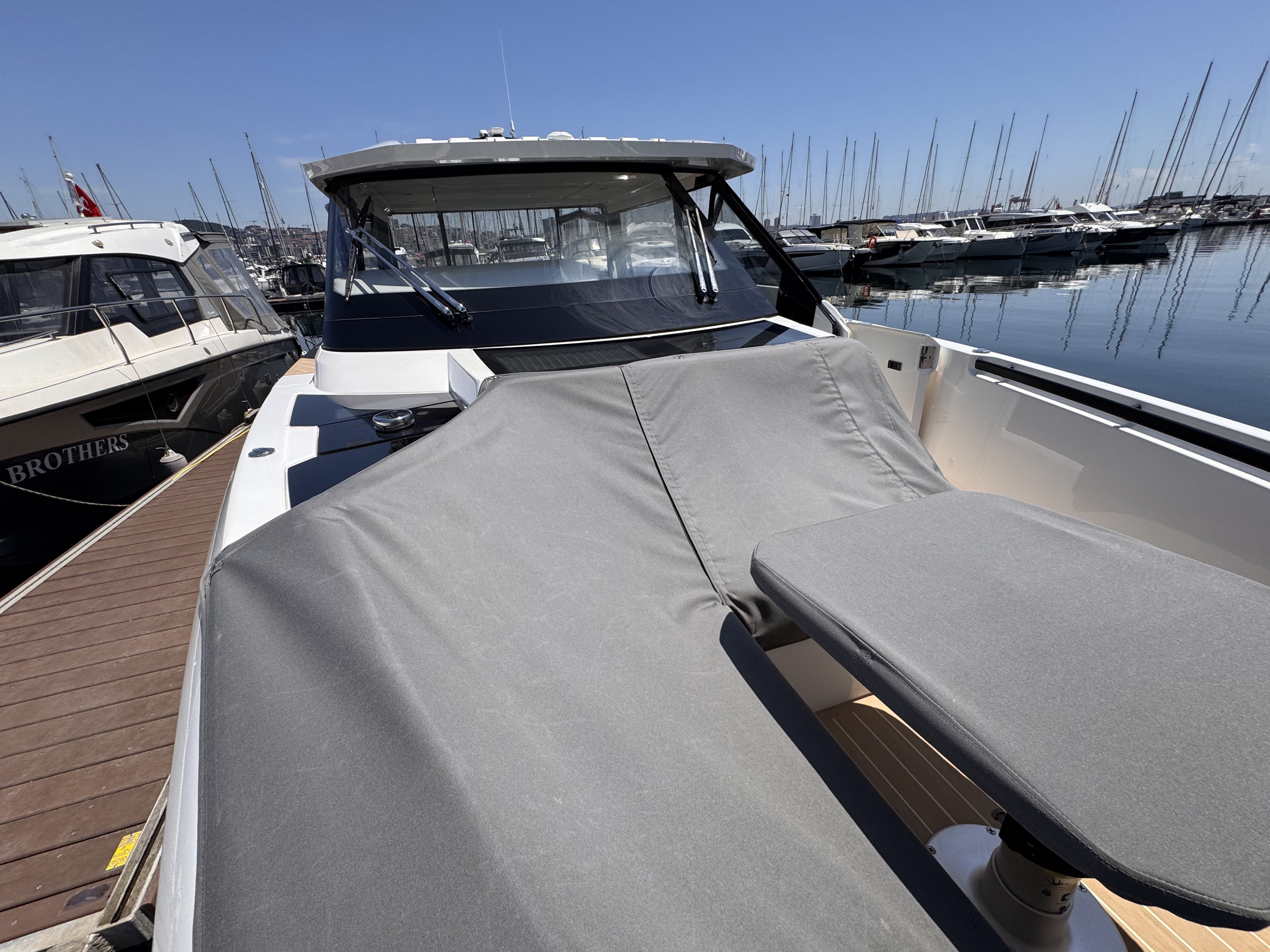 Explore luxury Premium luxury for charter