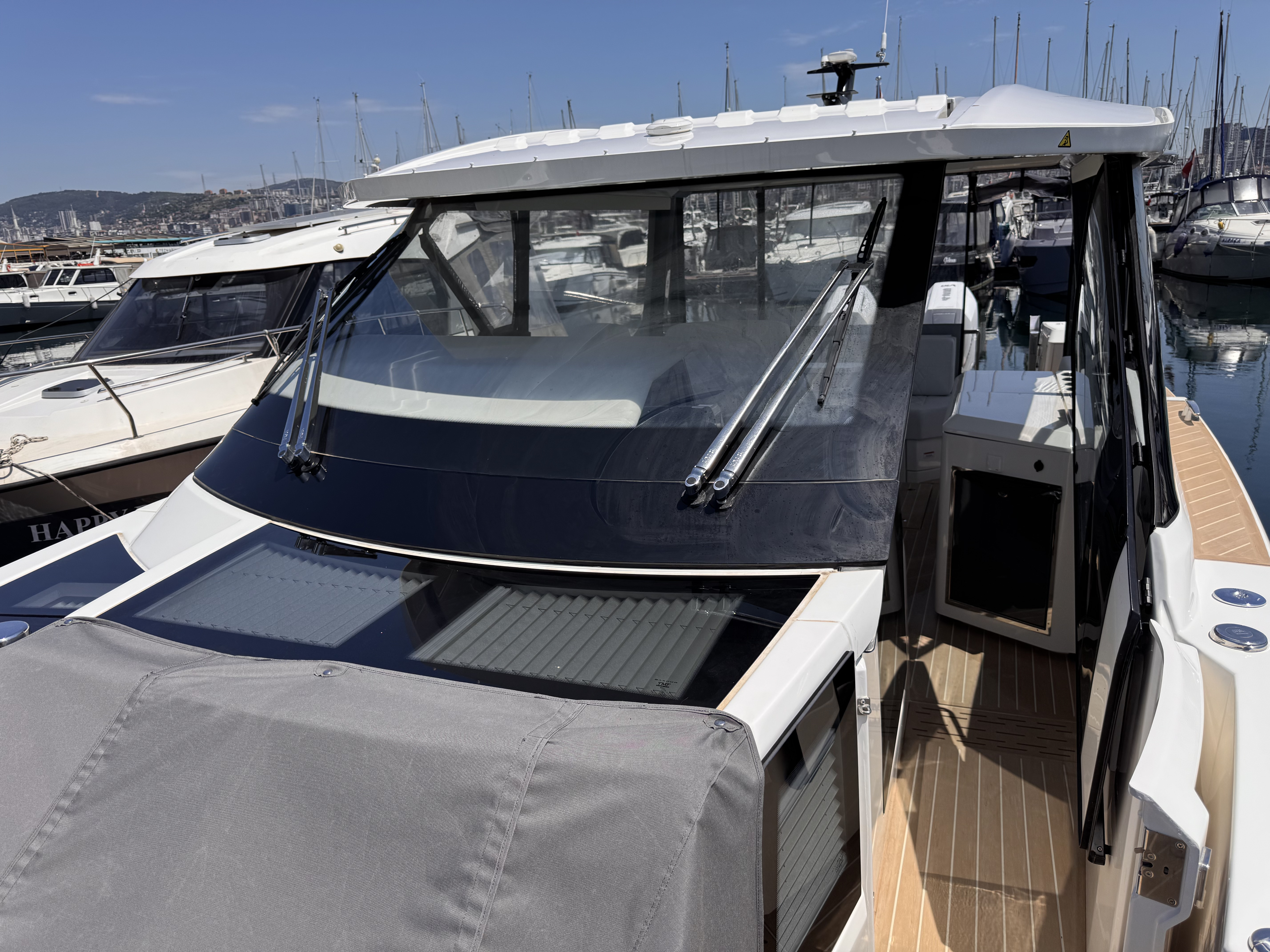 Explore luxury Premium luxury for charter