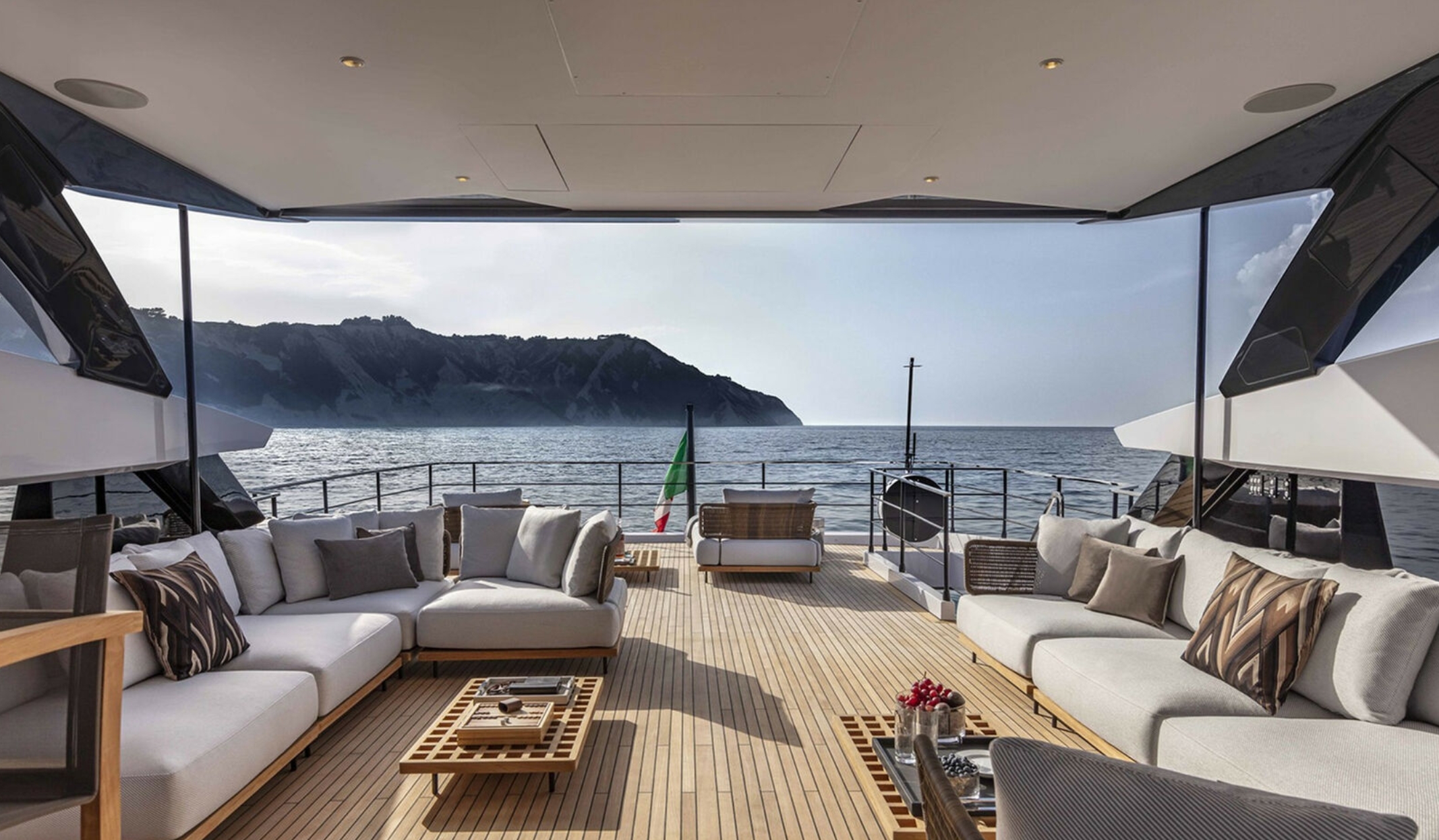 Explore luxury Premium luxury for charter