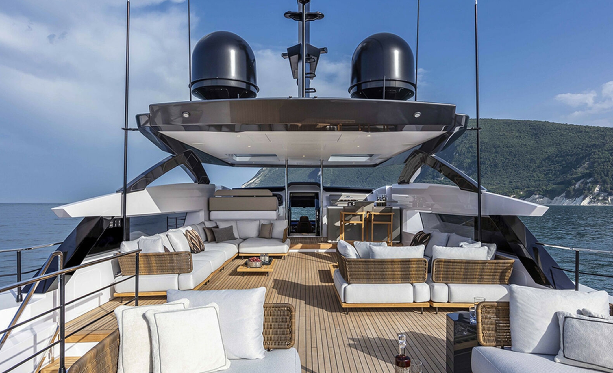Explore luxury Premium luxury for charter