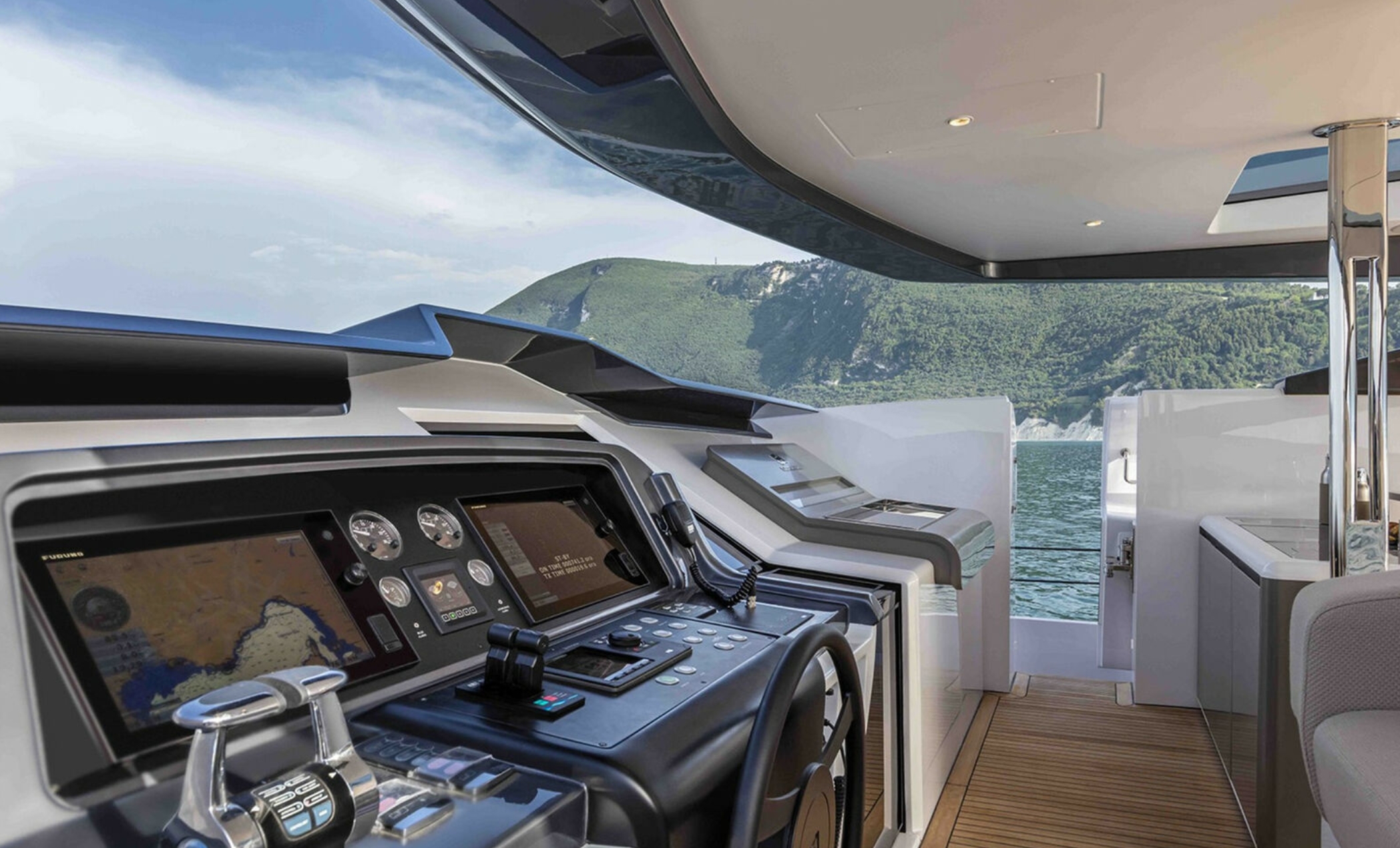 Explore luxury Premium luxury for charter