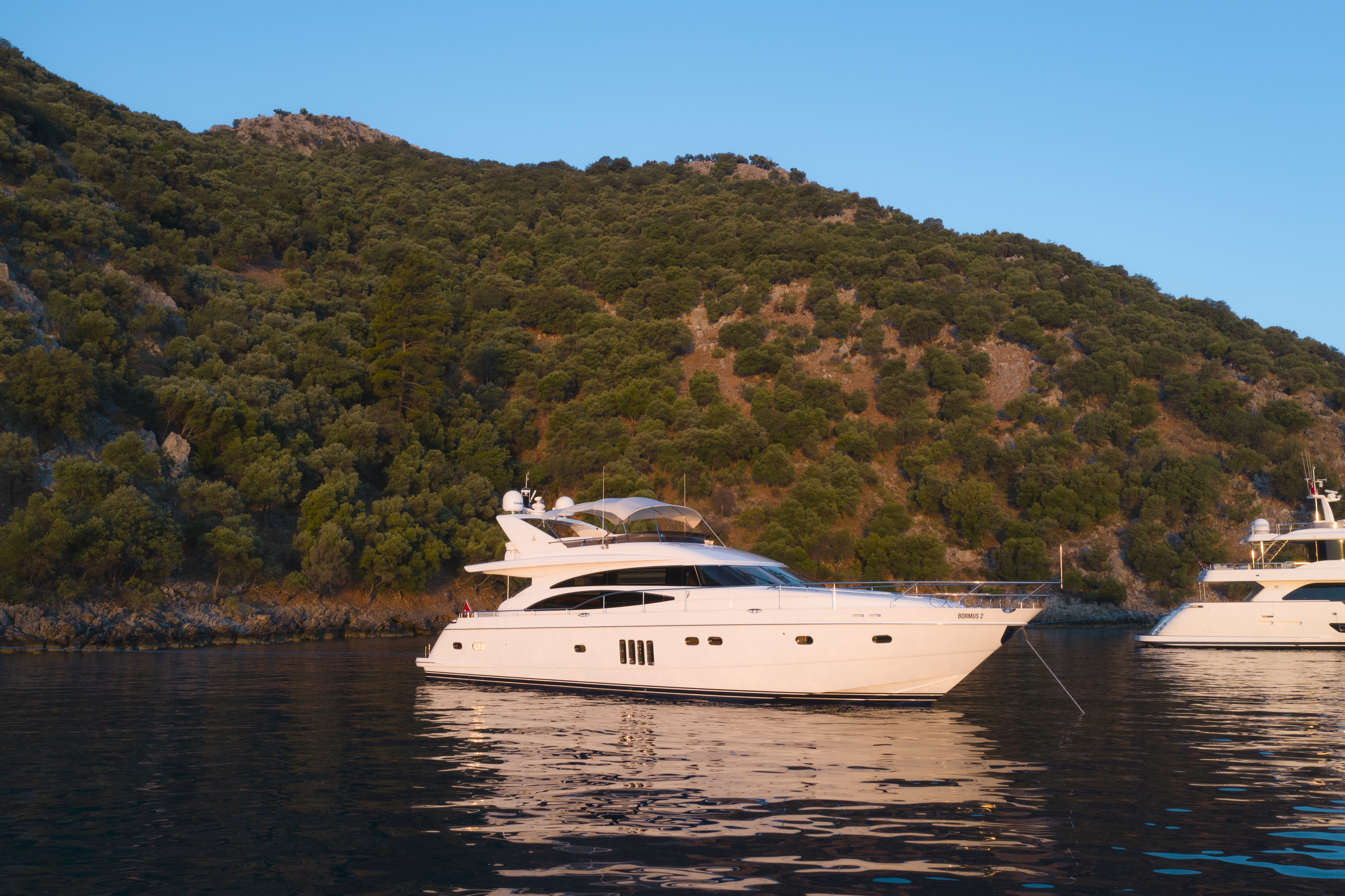 Explore luxury Premium luxury for charter